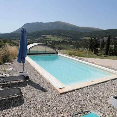 - Piscine Et Terrasse * Mevouillon