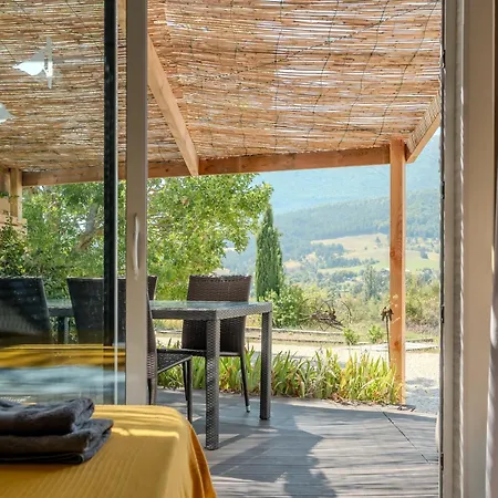- Piscine Et Terrasse *