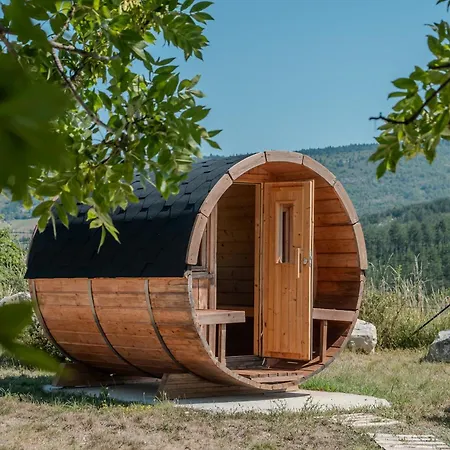 - Piscine Et Terrasse * Mevouillon